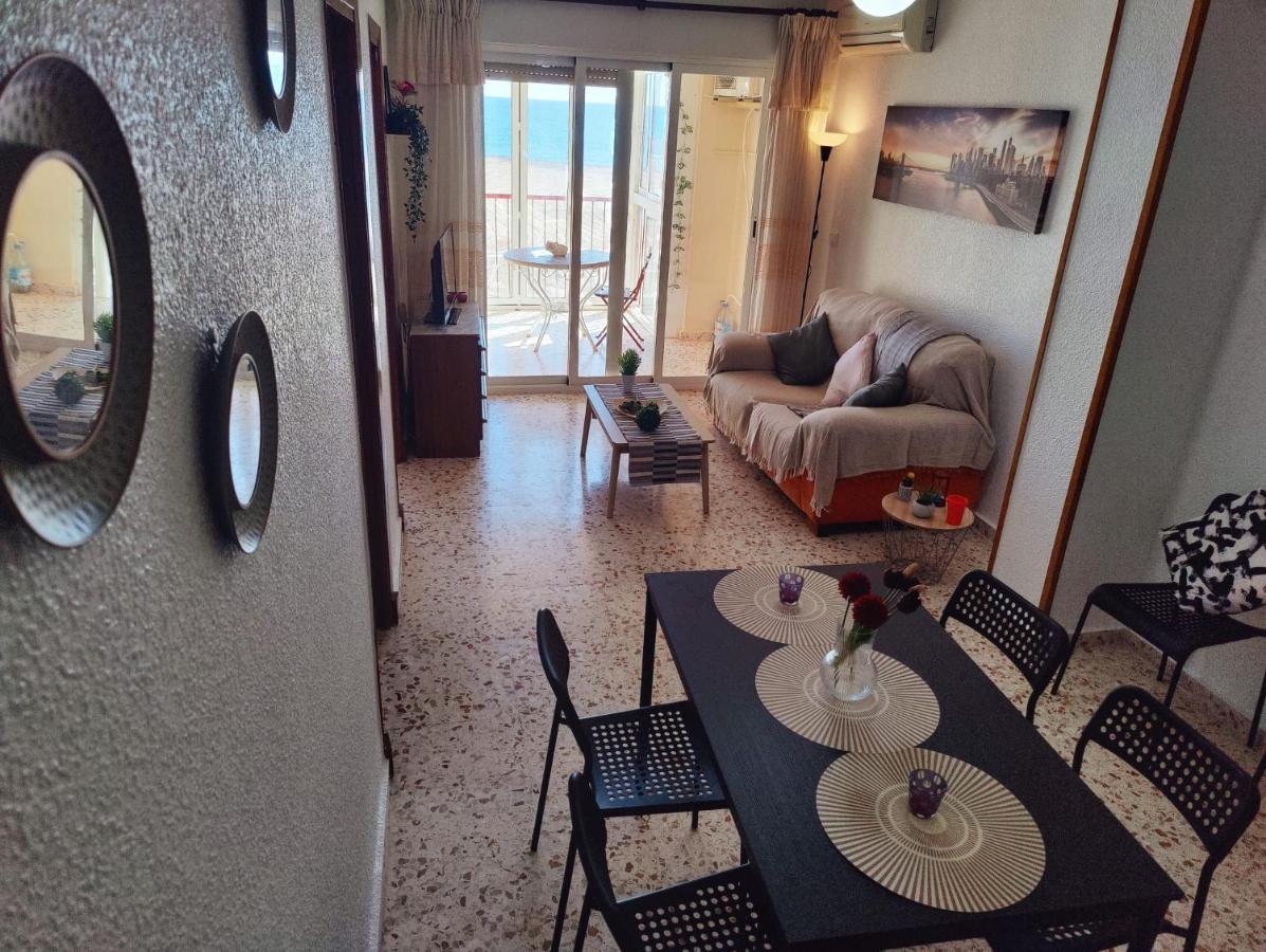 Sea View 3-bedroom Flat In Apartment *