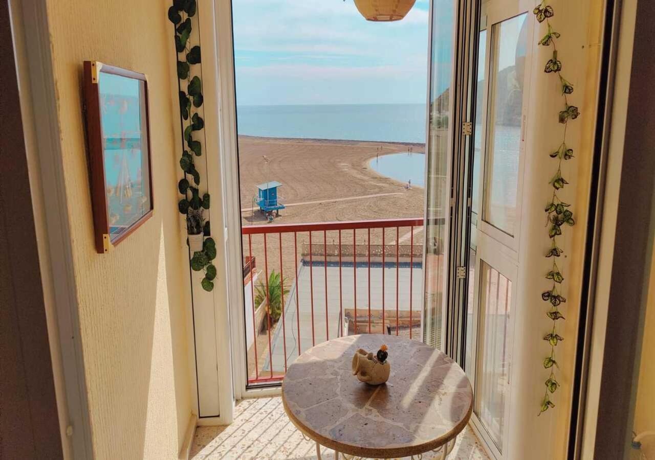 Sea View 3-bedroom Flat In Apartment *