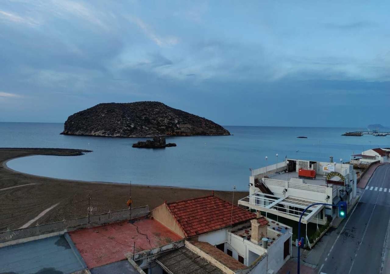 Sea View 3-bedroom Flat In Apartment *