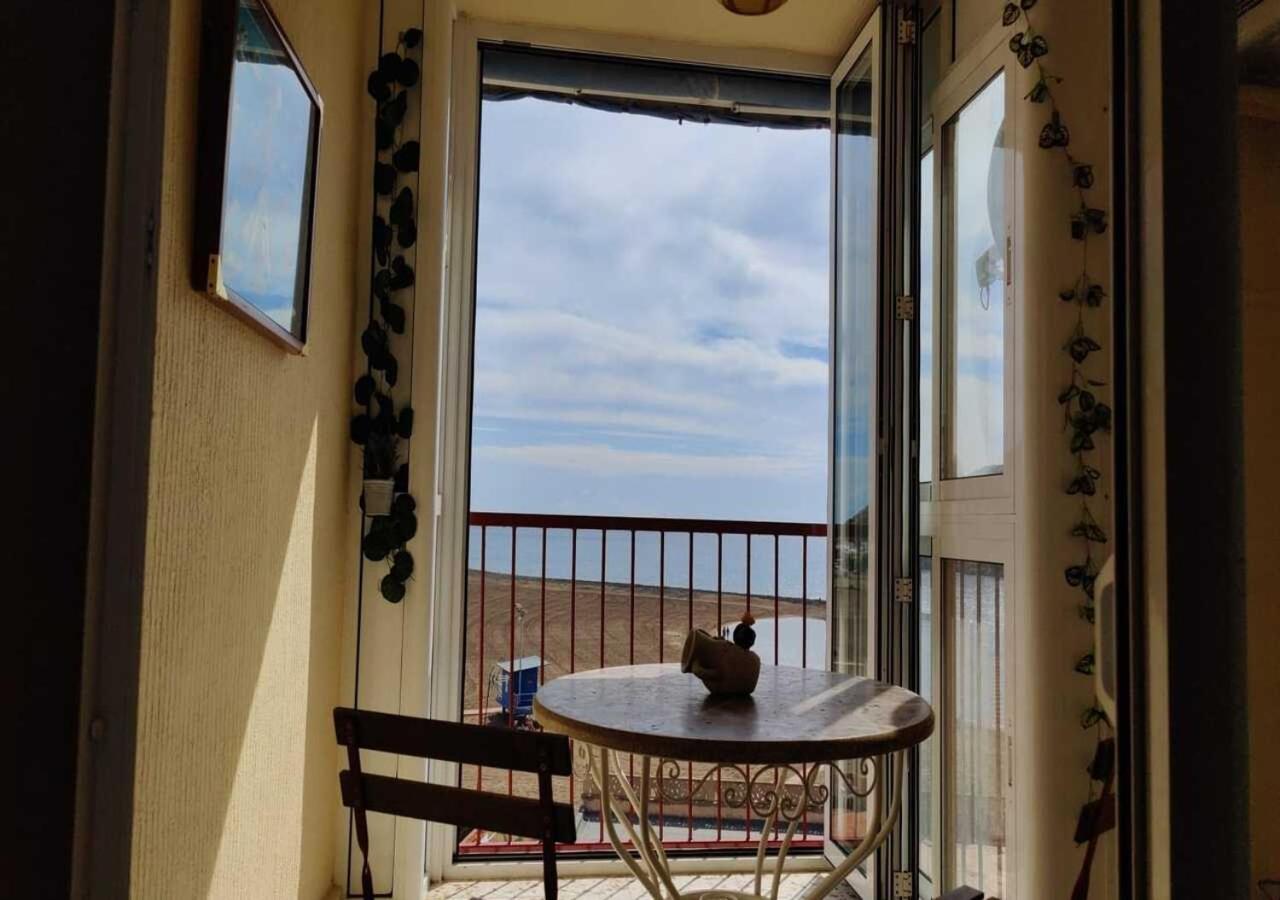 Sea View 3-bedroom Flat In