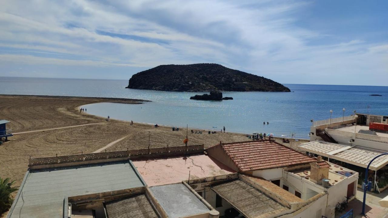 Sea View 3-bedroom Flat In Apartment *